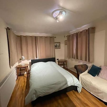 Spacious Bungalow In London, Near Central London, The Excel Centre And The O2, Ideal For Families Экстерьер фото