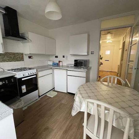 Spacious Bungalow In London, Near Central London, The Excel Centre And The O2, Ideal For Families Экстерьер фото