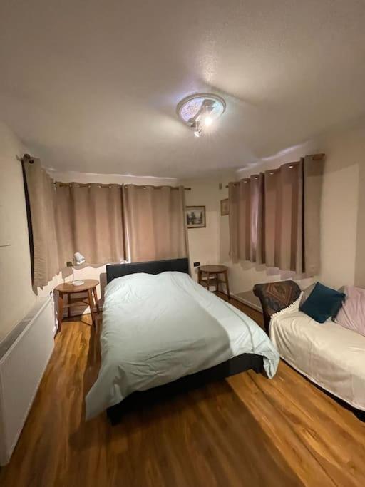 Spacious Bungalow In London, Near Central London, The Excel Centre And The O2, Ideal For Families Экстерьер фото