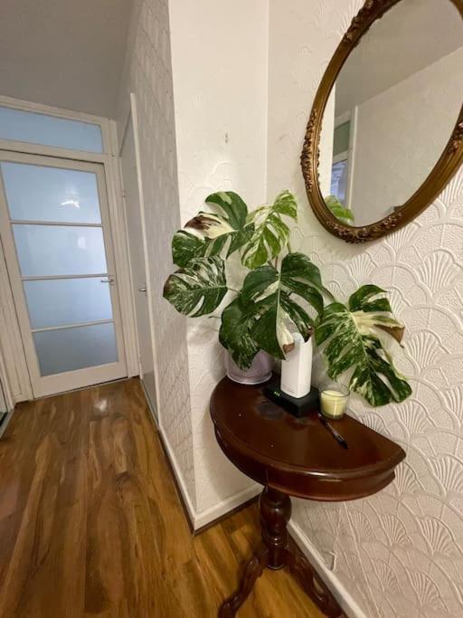 Spacious Bungalow In London, Near Central London, The Excel Centre And The O2, Ideal For Families Экстерьер фото