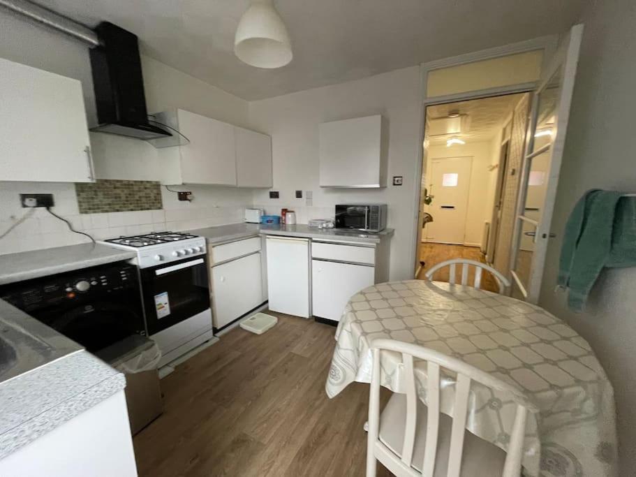 Spacious Bungalow In London, Near Central London, The Excel Centre And The O2, Ideal For Families Экстерьер фото